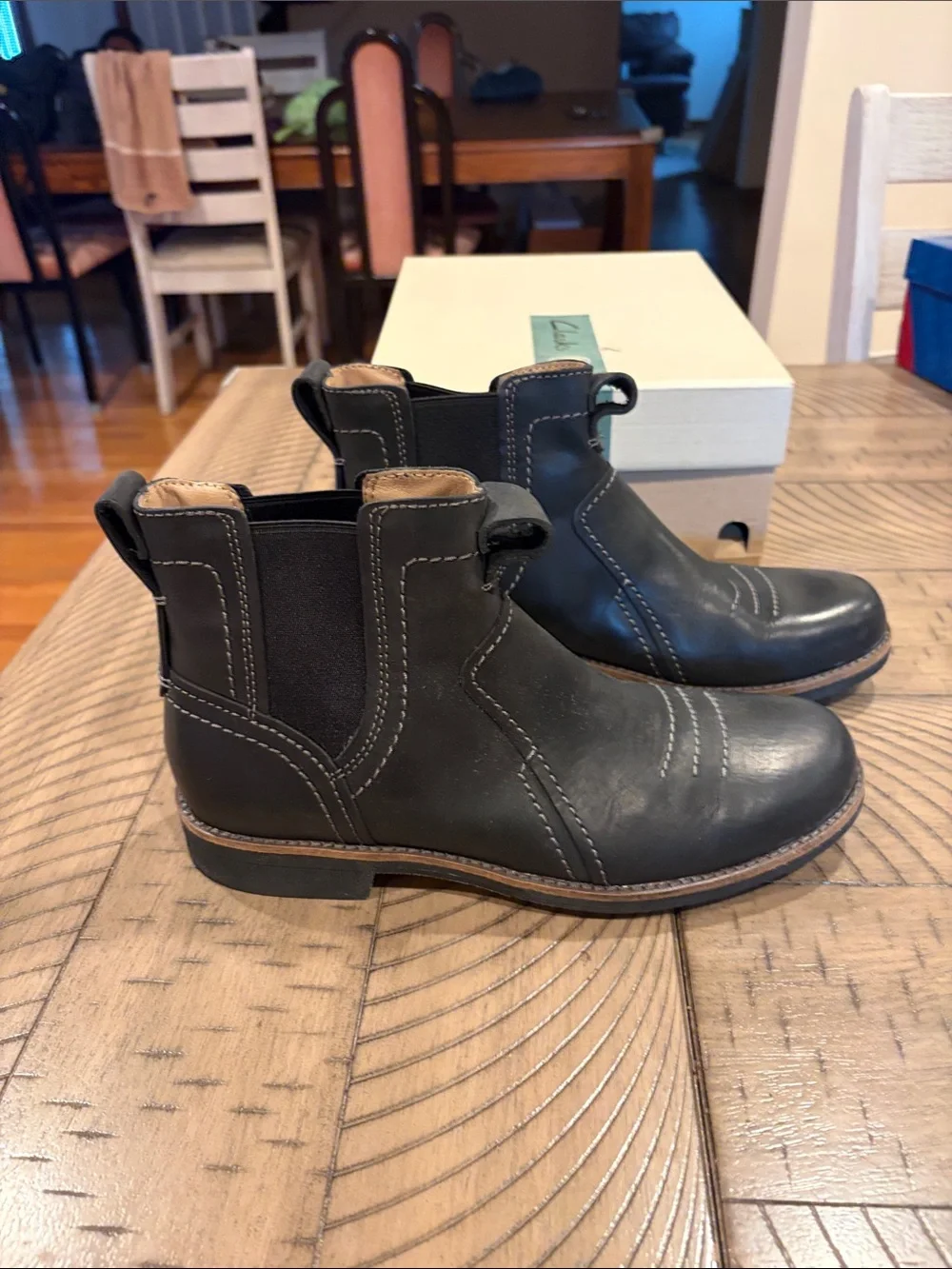 Clarks Men’s Black Leather Chukka Boots with Contrast Stitching